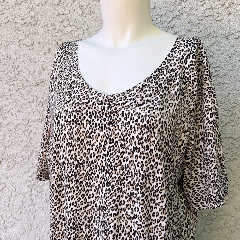 Talbots Leopard Cheetah Animal Print Women's Top Knit Vneck Short Sleeve Shirt